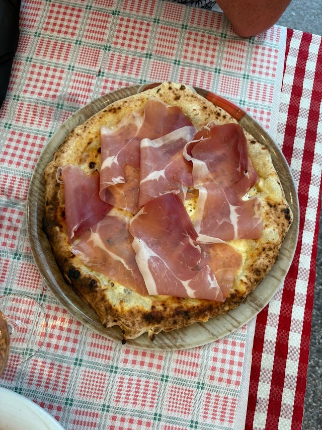 Prosciutto pizza