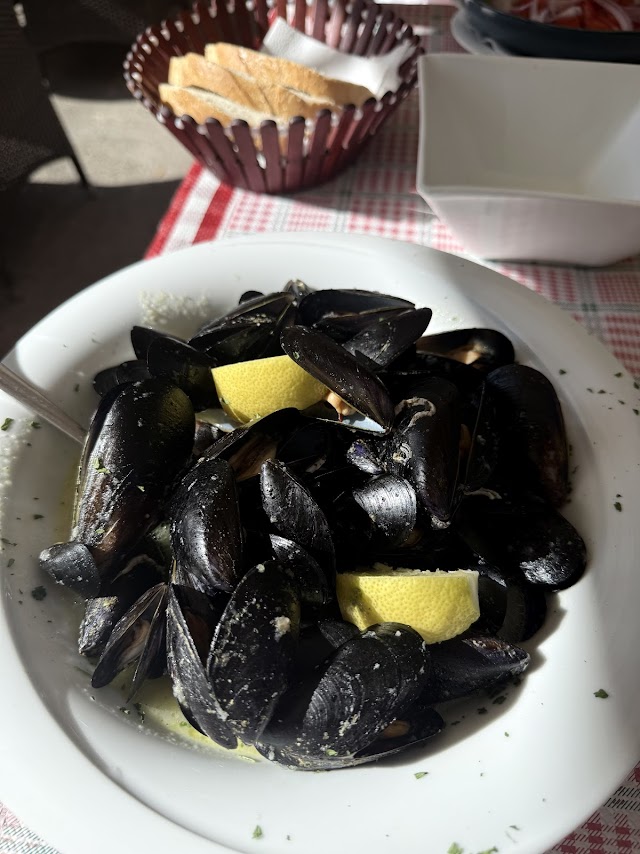 Fresh mussels with lemon