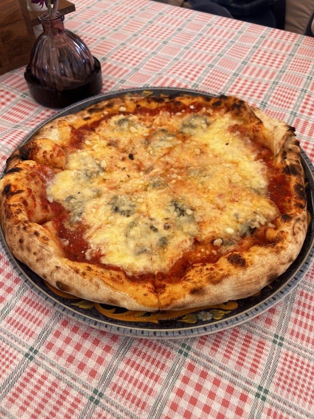 Bubbling cheese pizza