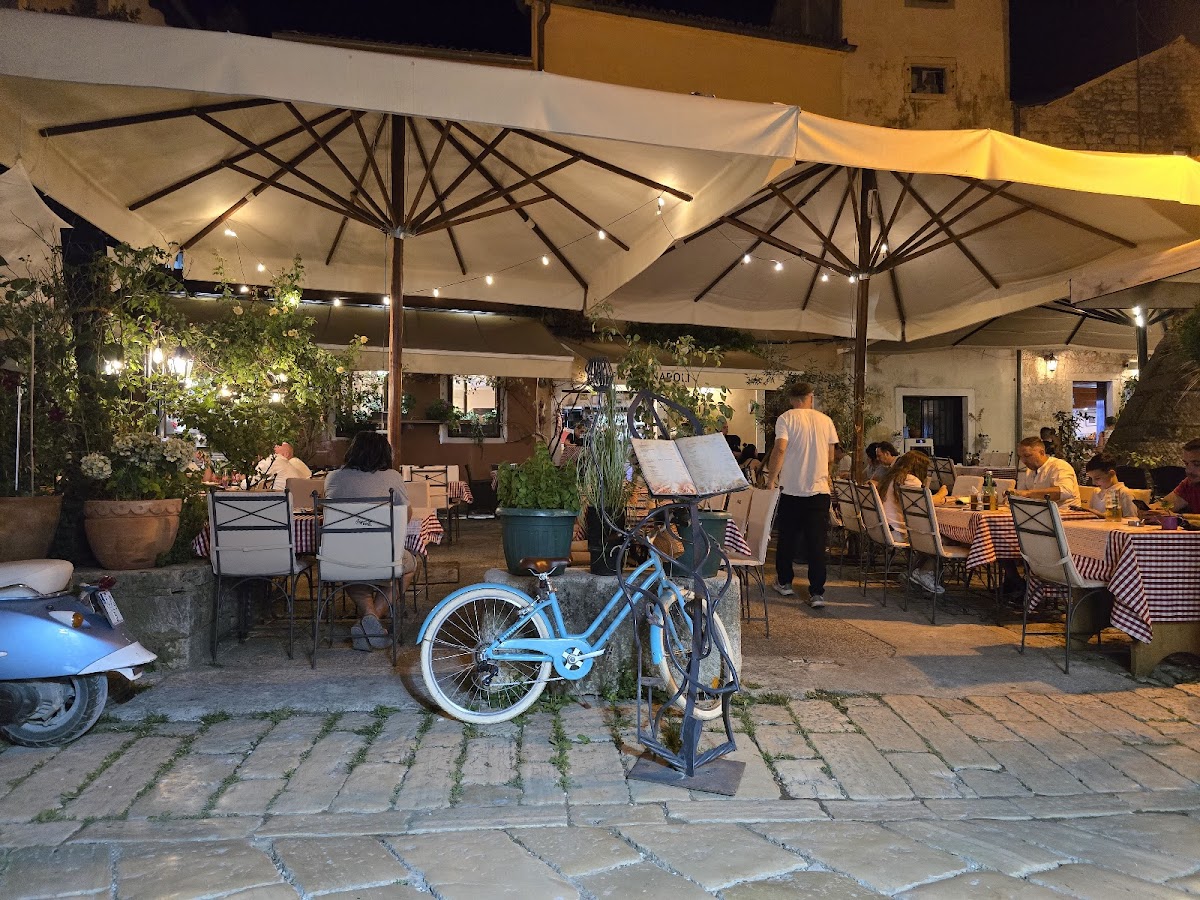 Evening terrace at Pizzeria Napoli in the heart of Poreč